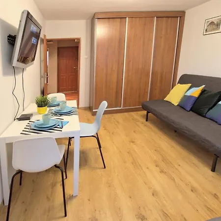 Apartament Wyszynskiego * ティヒ