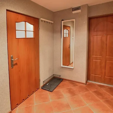 Apartament Wyszynskiego アパート ティヒ