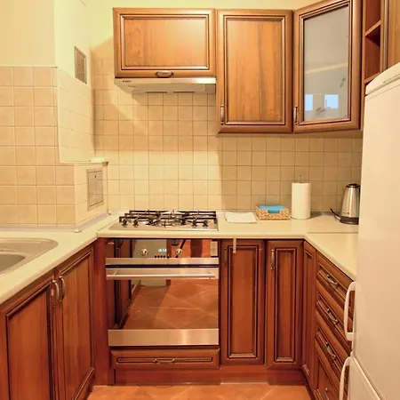Apartament Wyszynskiego アパート ティヒ